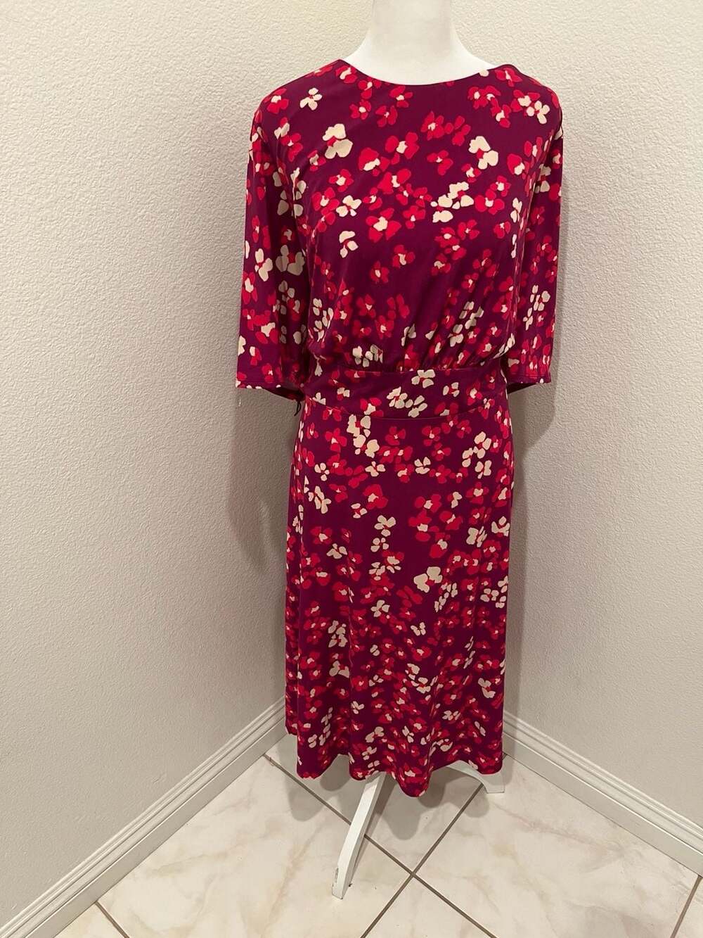 London Times Woman Berry/Coral Floral Inset Waist Midi Dress